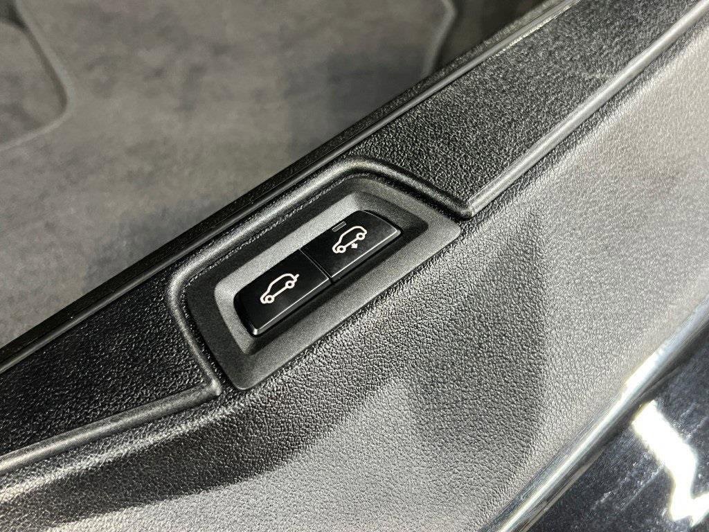 Used 2024 BMW X7 M60i w/ Executive Package image 10