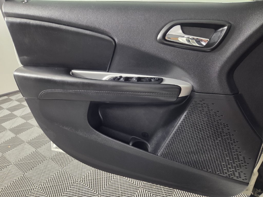Used 2020 Dodge Journey SE w/ SE Popular Equipment Group FWD image 20