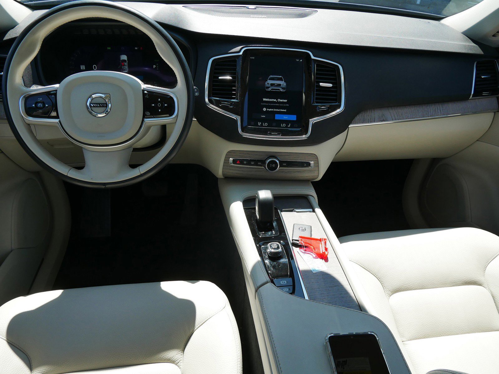 Used 2024 Volvo XC90 T8 Plus AWD/4WD image 12