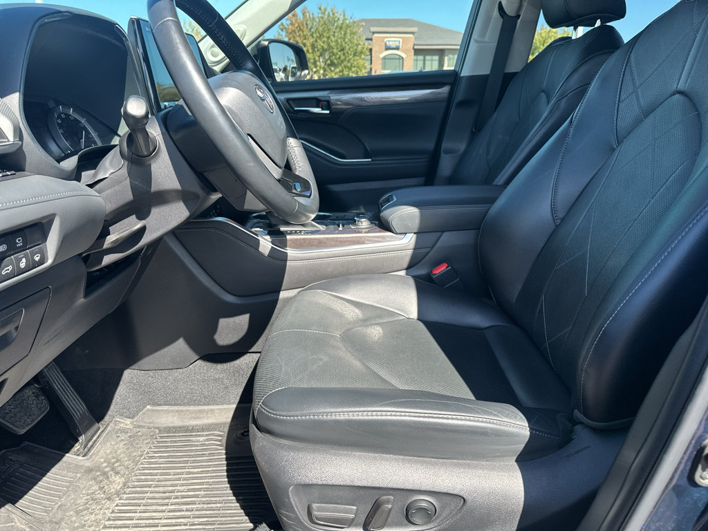 Used 2022 Toyota Highlander Platinum AWD/4WD image 15