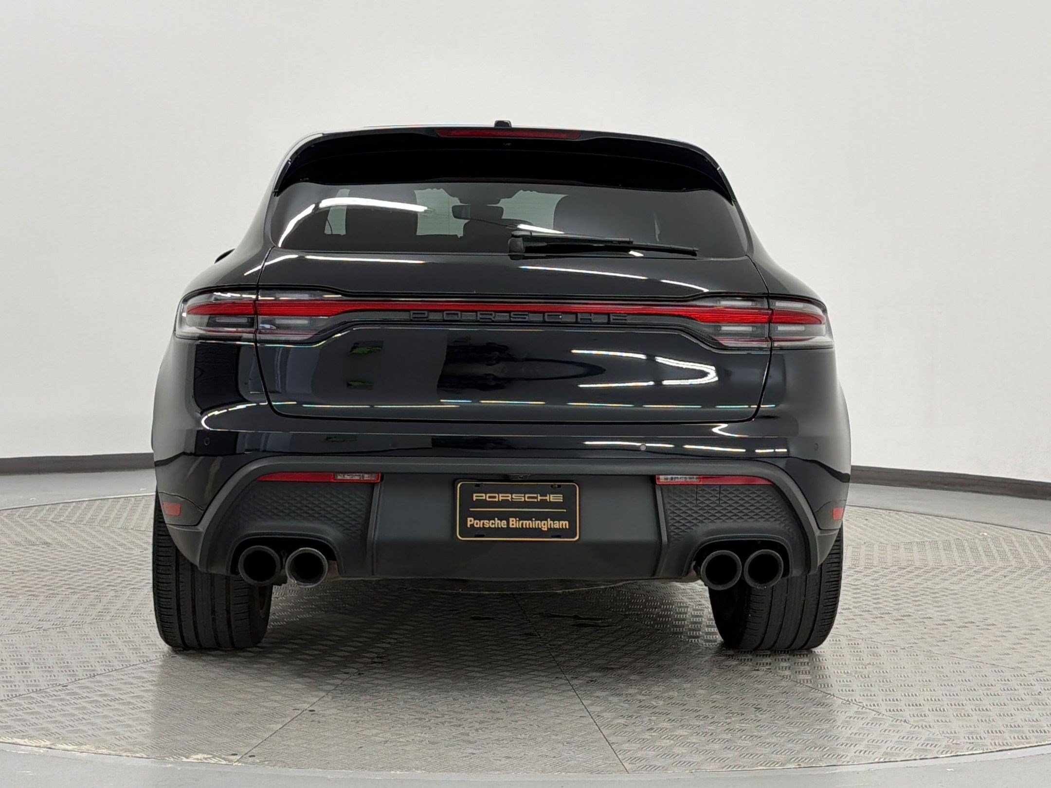 Certified 2023 Porsche Macan S AWD/4WD image 10