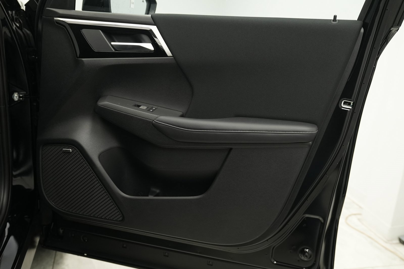 Used 2025 Mitsubishi Outlander ES image 16