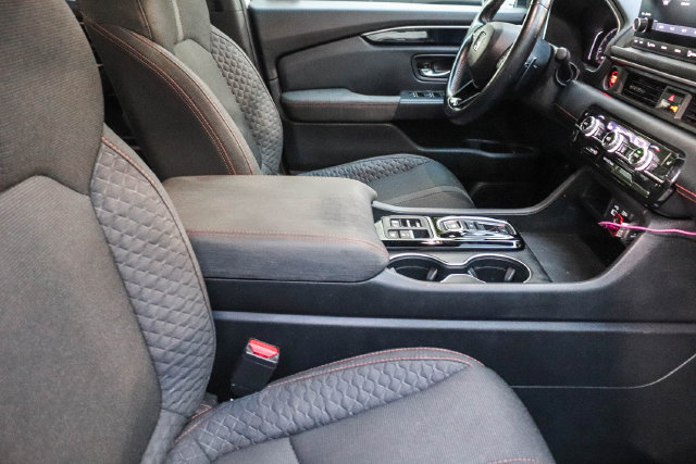 Used 2024 Honda Pilot Sport image 17