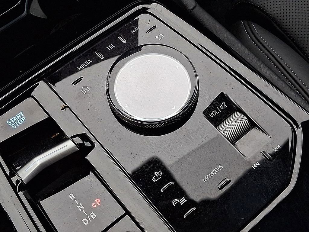 Used 2025 BMW i5 eDrive40i image 26