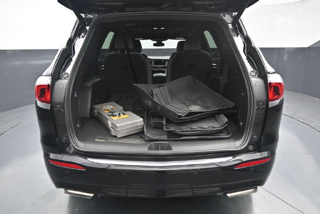 Used 2024 Buick Enclave Essence w/ Experience Buick Package FWD image 9