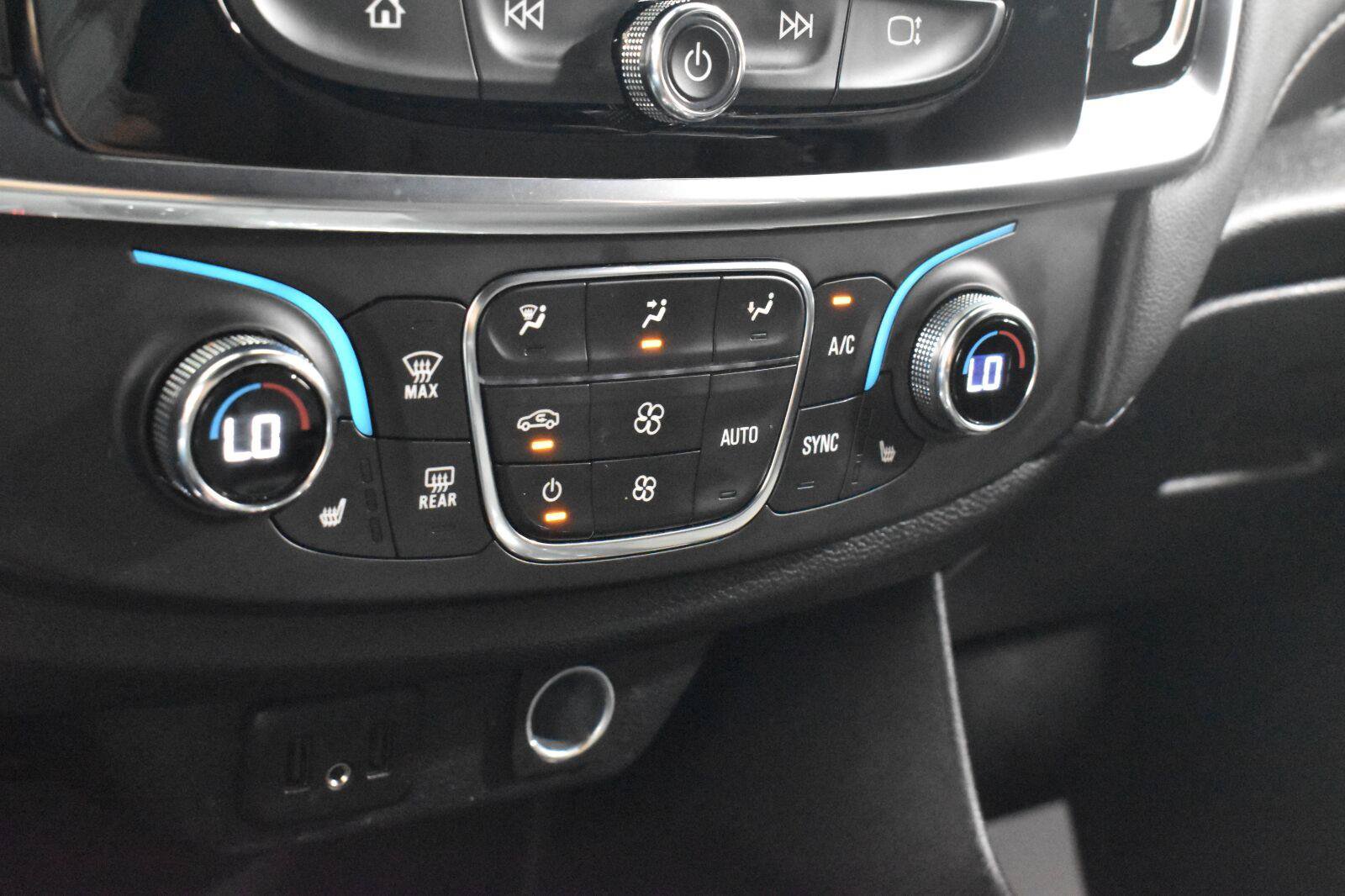 Used 2023 Chevrolet Traverse LT w/ Rear Camera Mirror Package AWD/4WD image 20