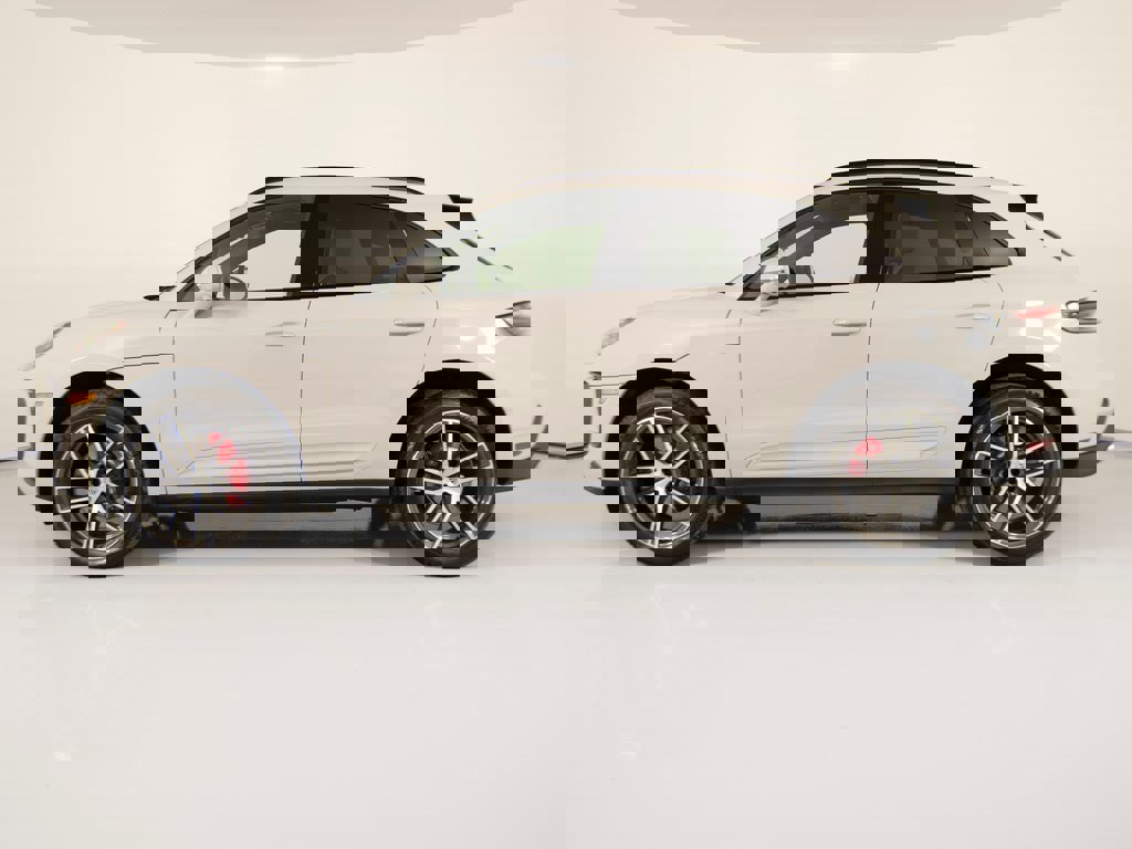 New 2026 Porsche Macan S image 2