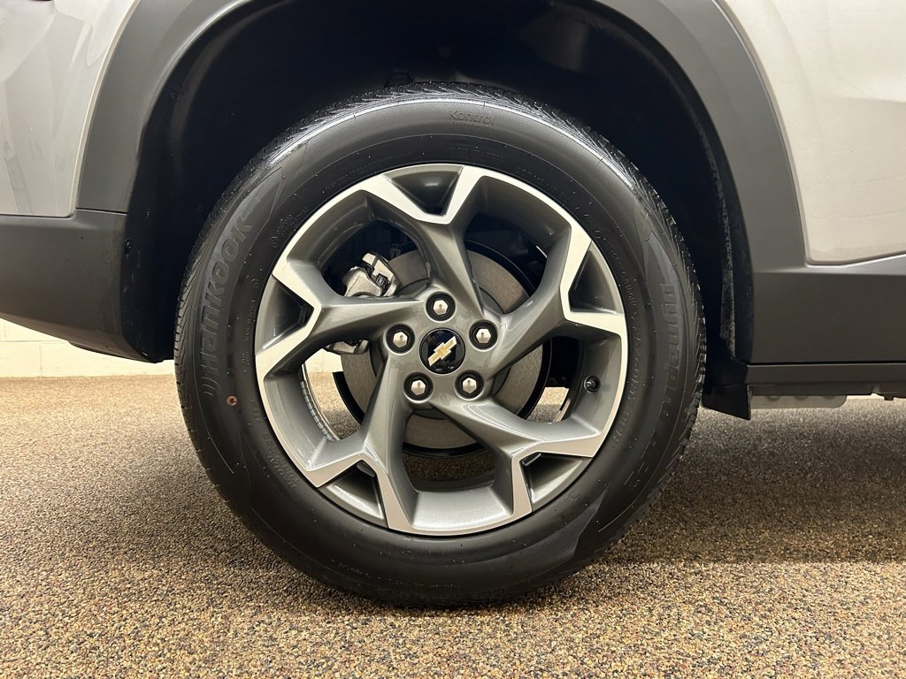 Used 2025 Chevrolet Trax LT w/ Driver Confidence Package image 27
