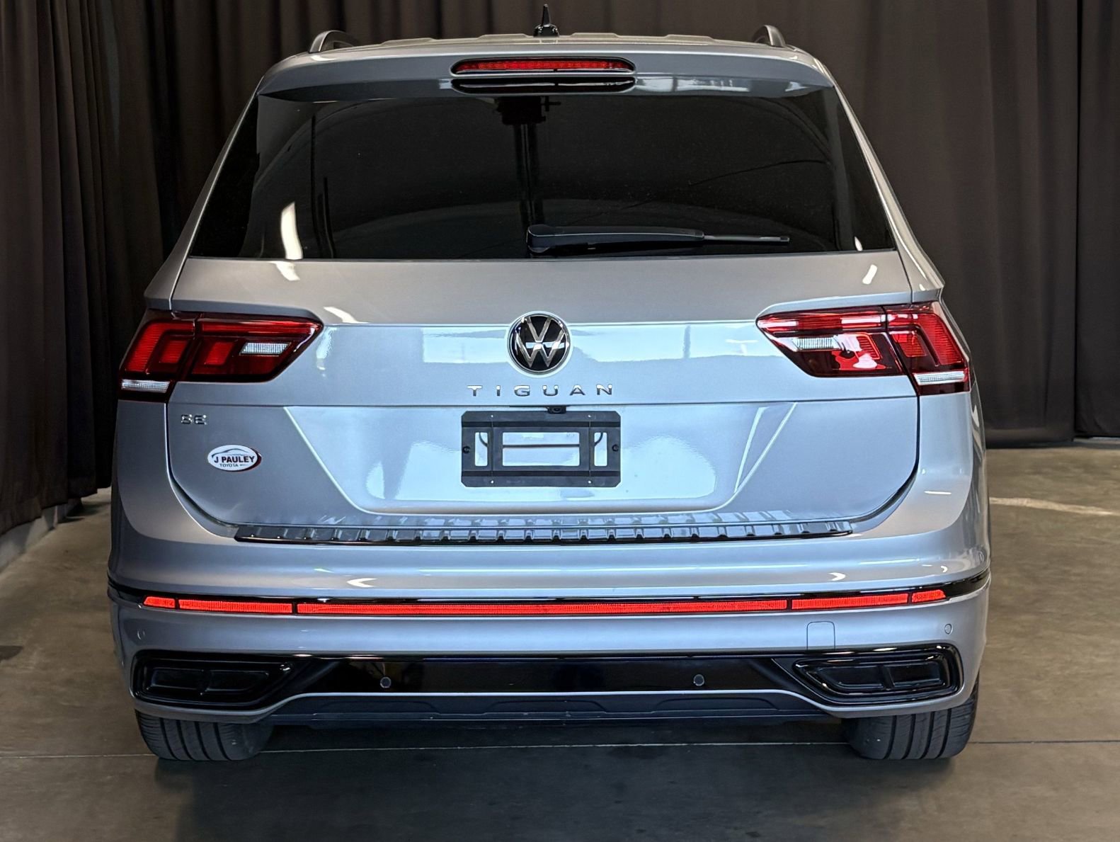 Used 2024 Volkswagen Tiguan SE R-Line FWD image 31