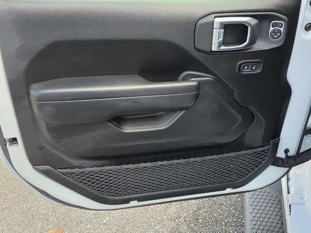 Used 2023 Jeep Wrangler Sport image 33