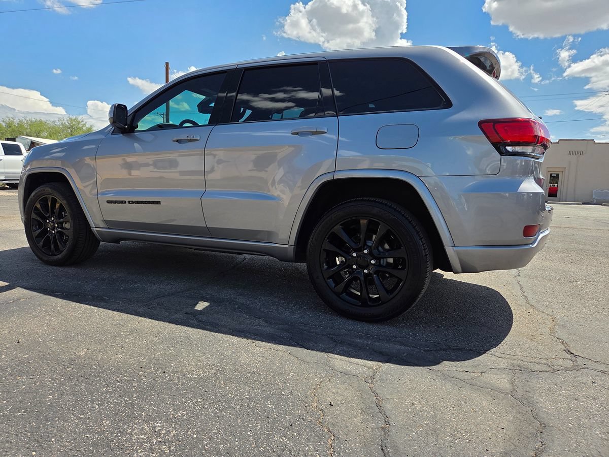 Used 2018 Jeep Grand Cherokee Altitude RWD image 21
