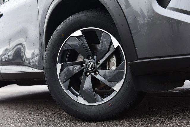 Certified 2025 Nissan Rogue SV image 3