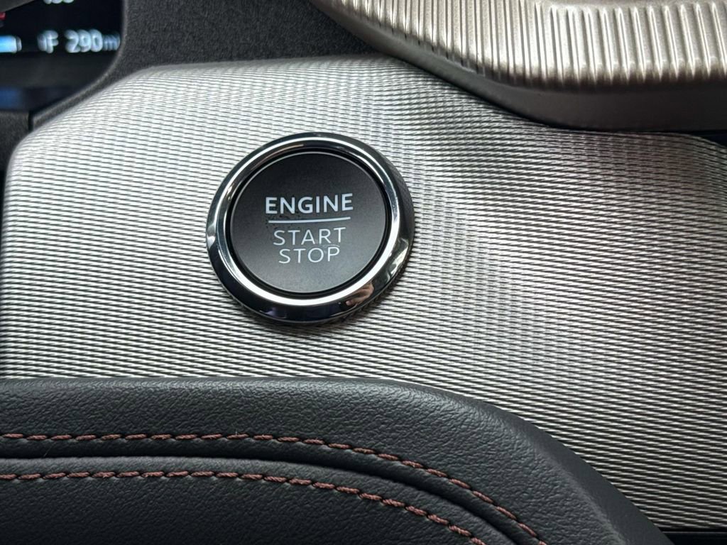 Used 2025 Ford Explorer Active image 25