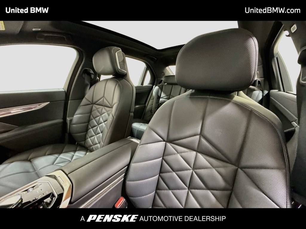 Certified 2025 BMW 740i w/ Premium Package RWD image 12