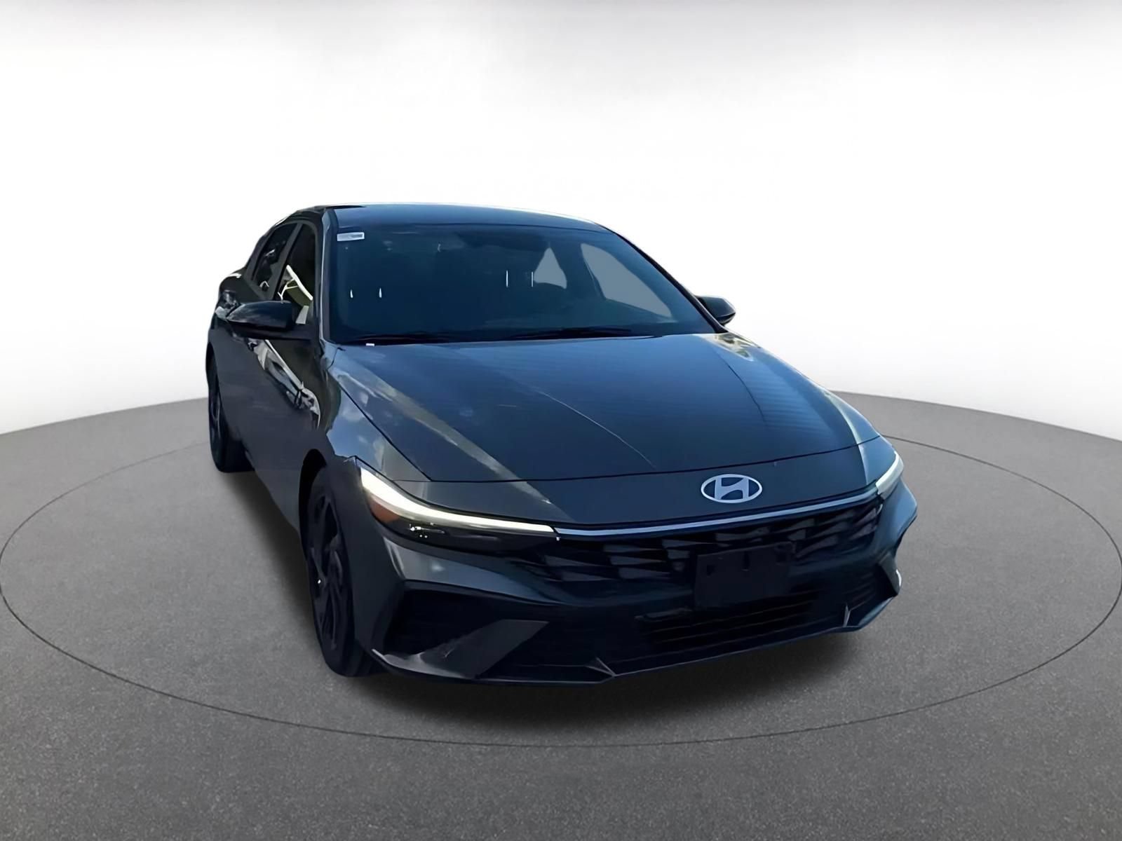Used 2026 Hyundai Elantra Sport FWD image 3