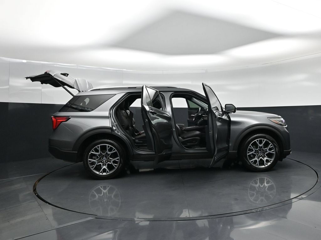 Certified 2025 Ford Explorer Platinum w/ Ultimate Package AWD/4WD image 5