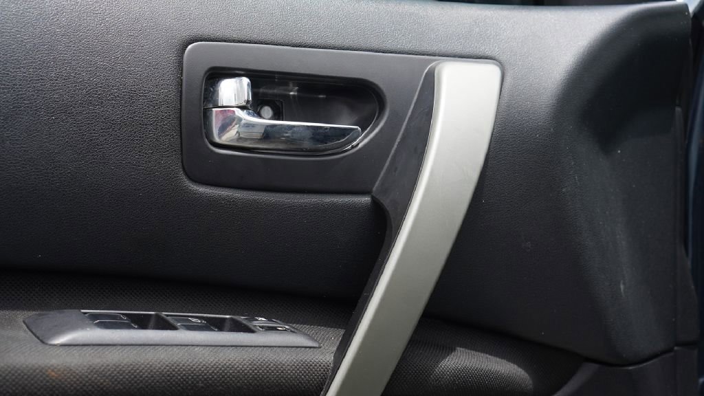 Used 2013 Nissan Rogue SV image 9