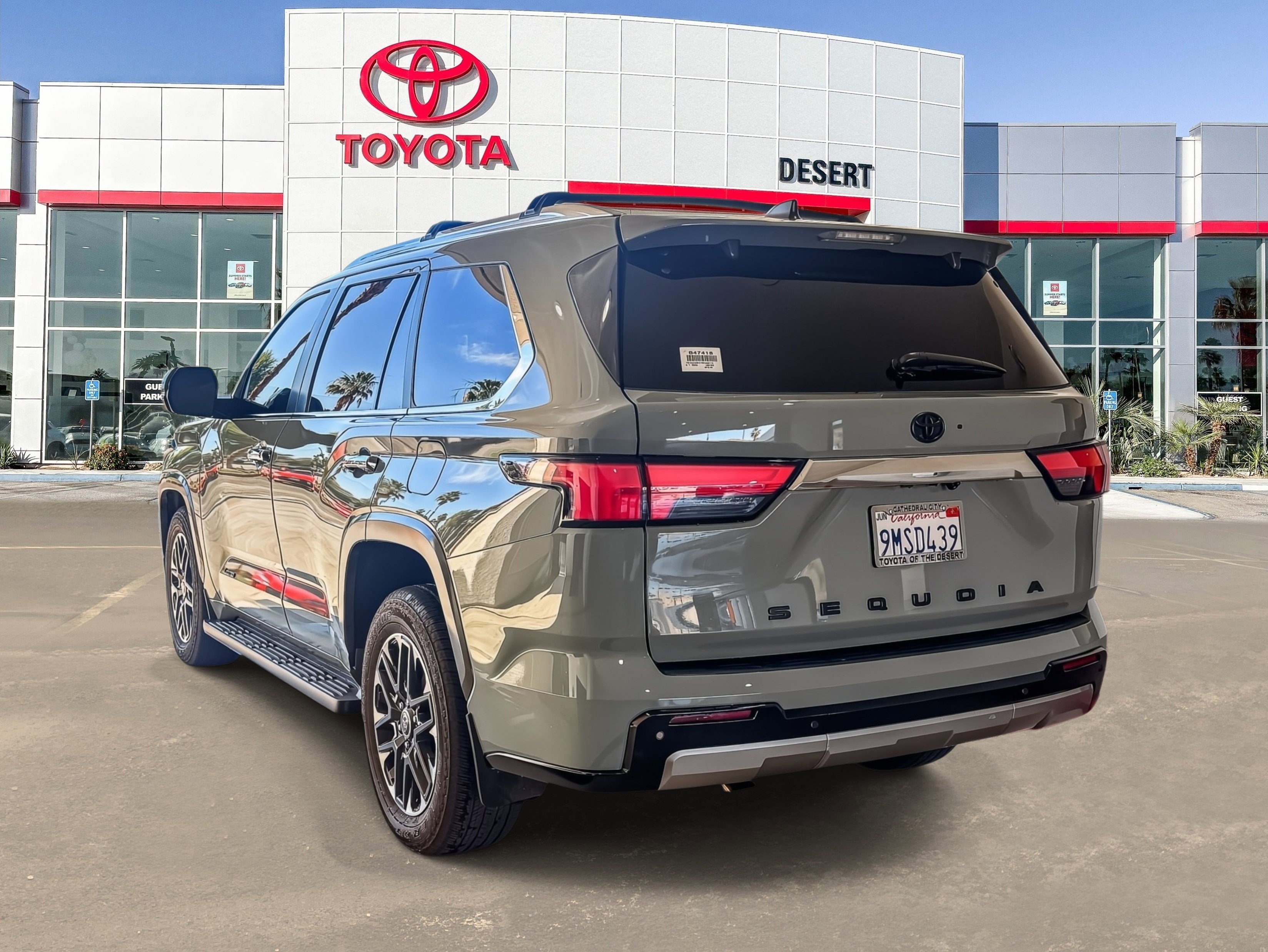 Used 2024 Toyota Sequoia Limited w/ Tow Technology Package AWD/4WD image 5