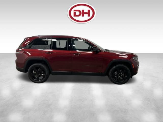 Used 2023 Jeep Grand Cherokee Limited w/ Black Appearance Package image 2