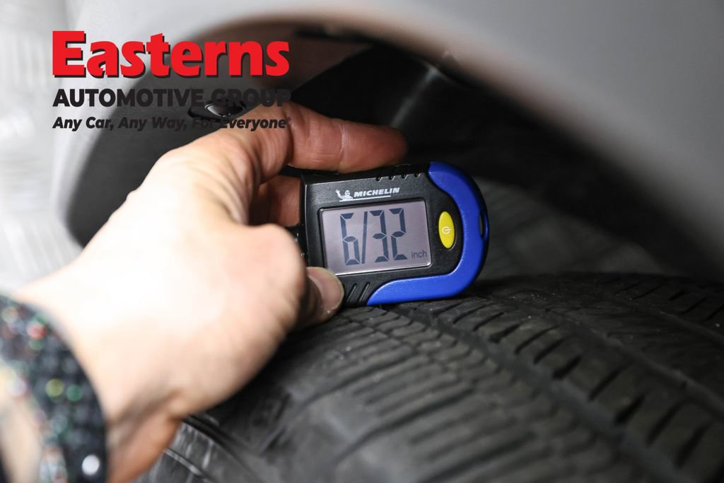 Used 2024 Nissan Pathfinder SV image 28