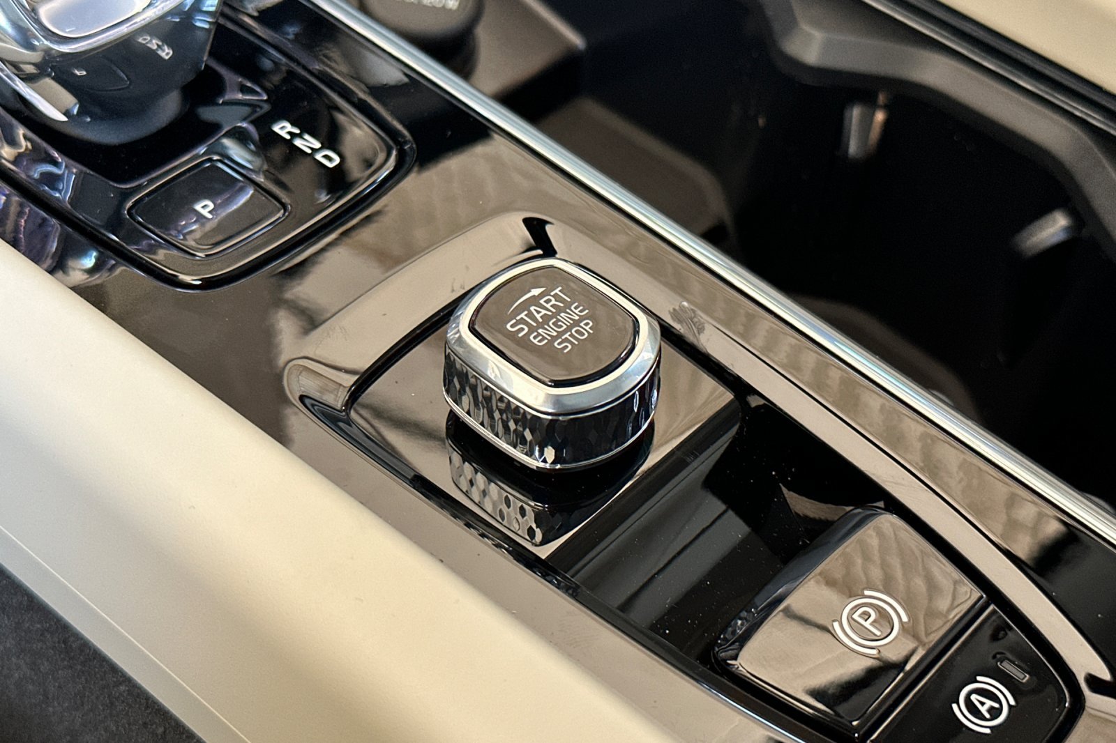 New 2026 Volvo XC60 B5 Ultra AWD/4WD image 19