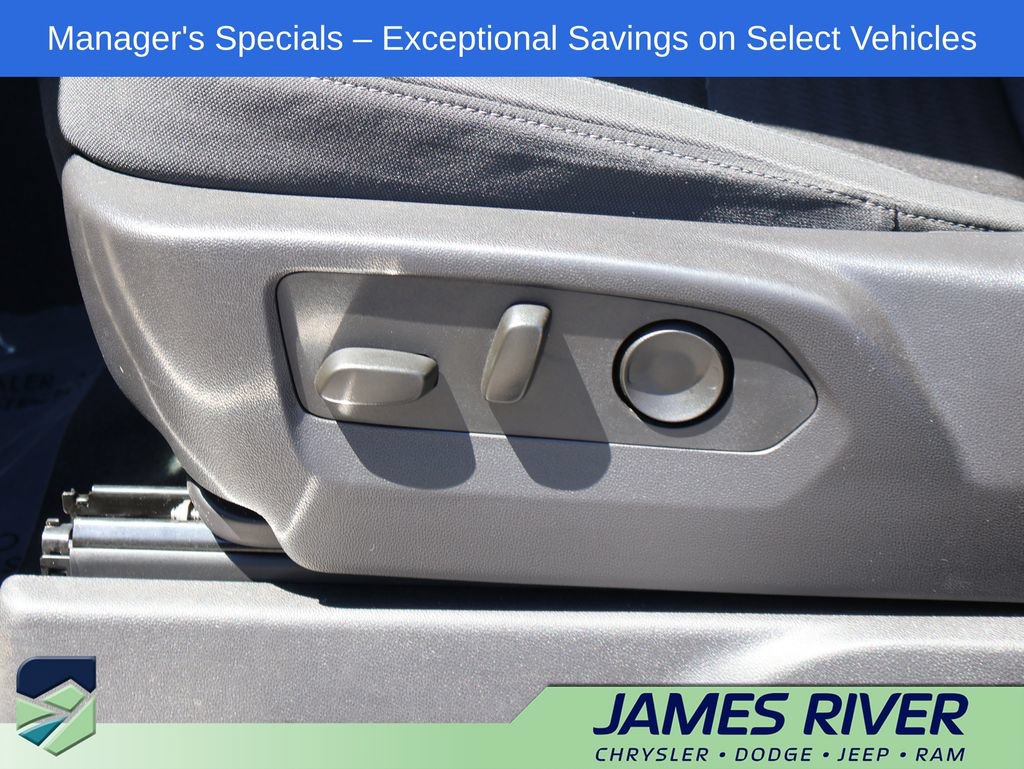 Used 2025 Chevrolet Silverado 1500 LT AWD/4WD image 23
