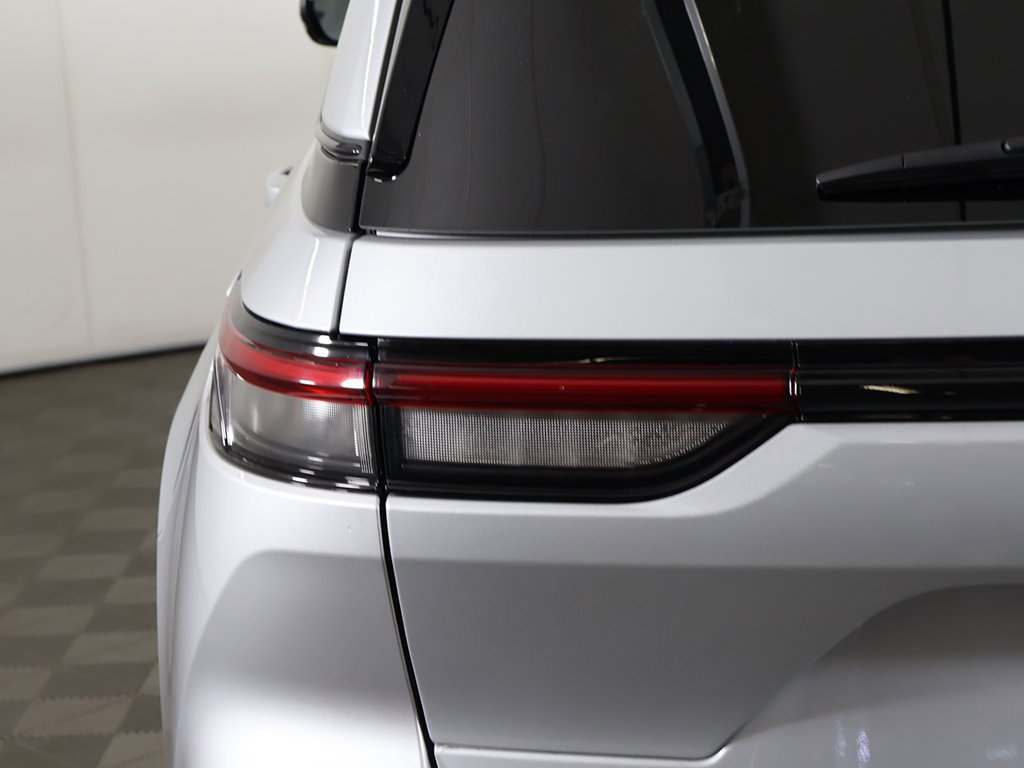 Used 2024 Jeep Grand Cherokee Altitude image 14