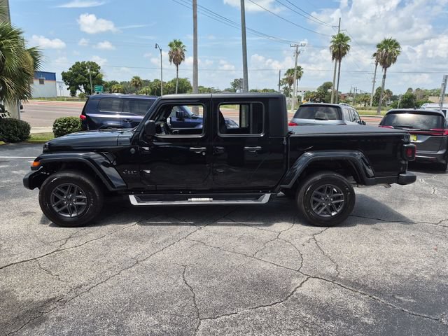 Used 2024 Jeep Gladiator Sport AWD/4WD image 8