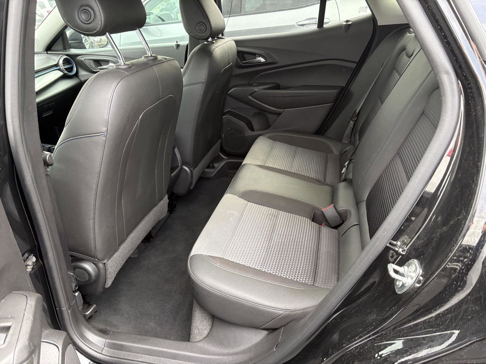 Used 2025 Chevrolet Trax LT w/ Driver Confidence Package image 13