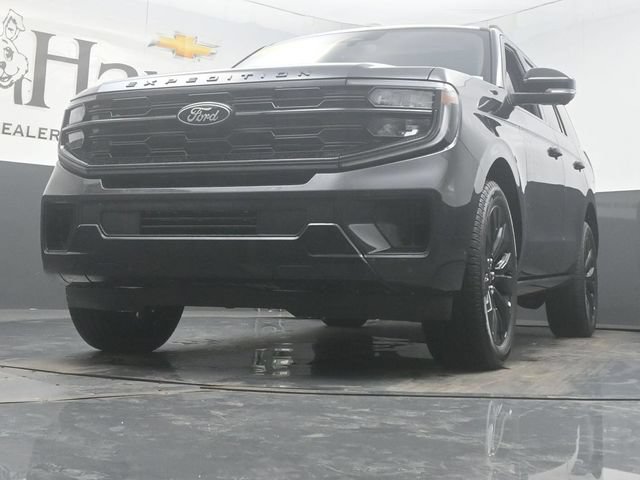 Used 2025 Ford Expedition Platinum w/ Stealth Appearance Package AWD/4WD image 4