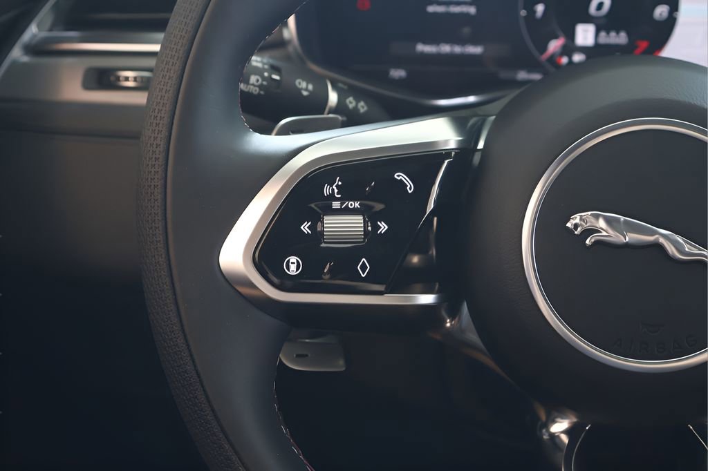 New 2026 Jaguar F-PACE SVR image 17