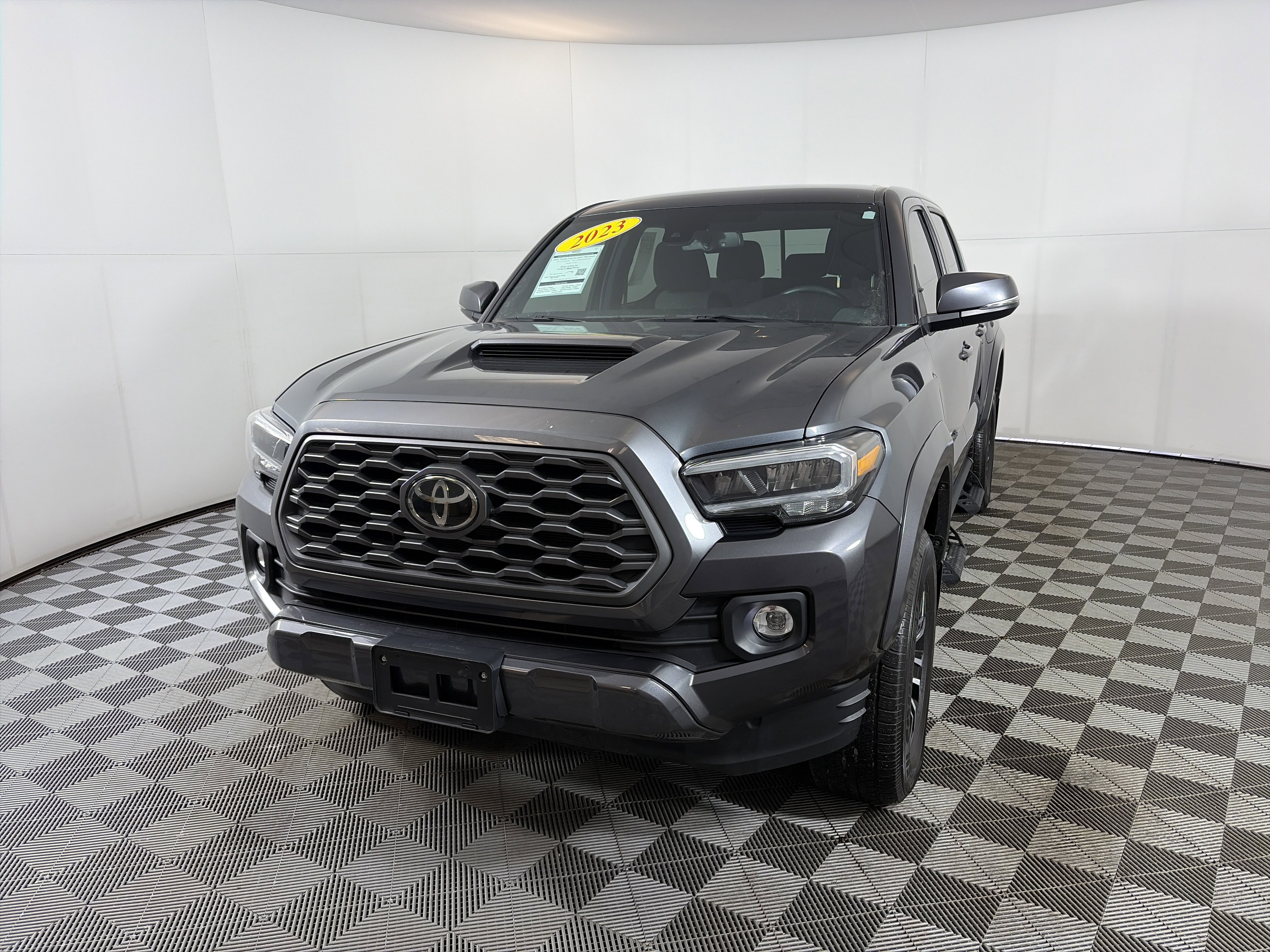 Used 2023 Toyota Tacoma TRD Sport w/ Technology Package image 2