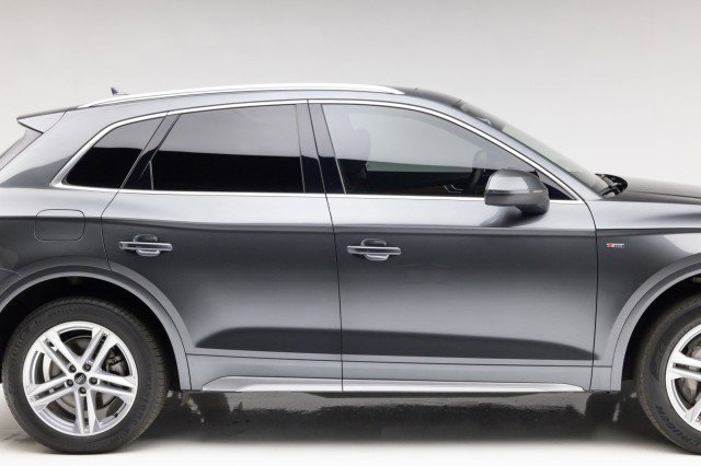 Used 2021 Audi Q5 e Premium w/ Convenience Package image 23