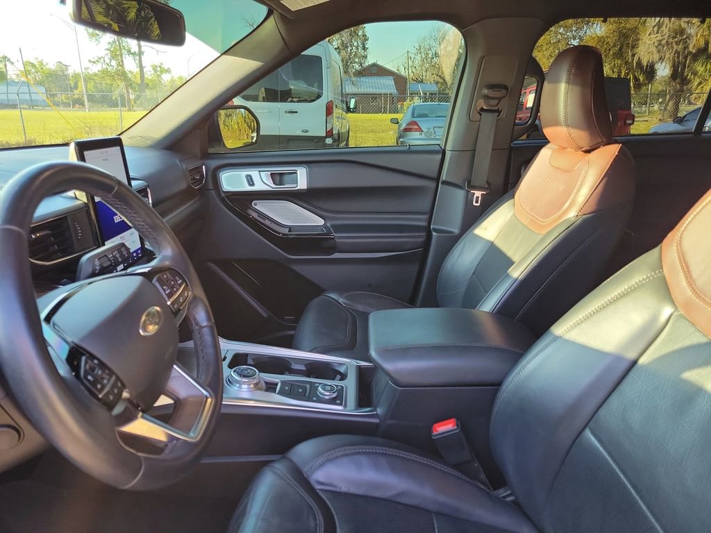 Used 2022 Ford Explorer Platinum w/ Equipment Group 601A image 15