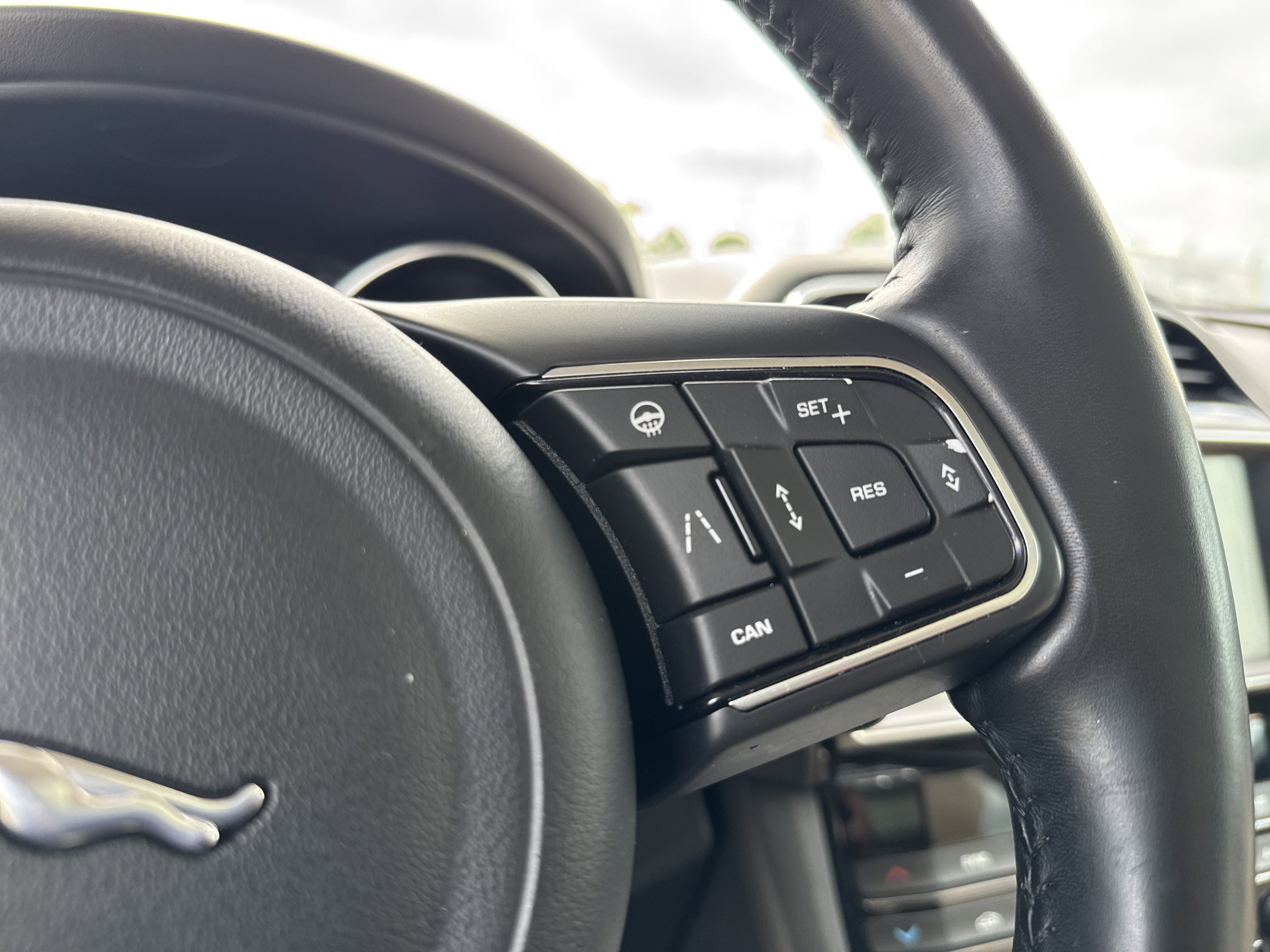 Used 2019 Jaguar F-PACE Premium AWD/4WD image 21