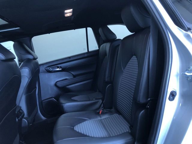 Certified 2025 Toyota Highlander XSE image 17