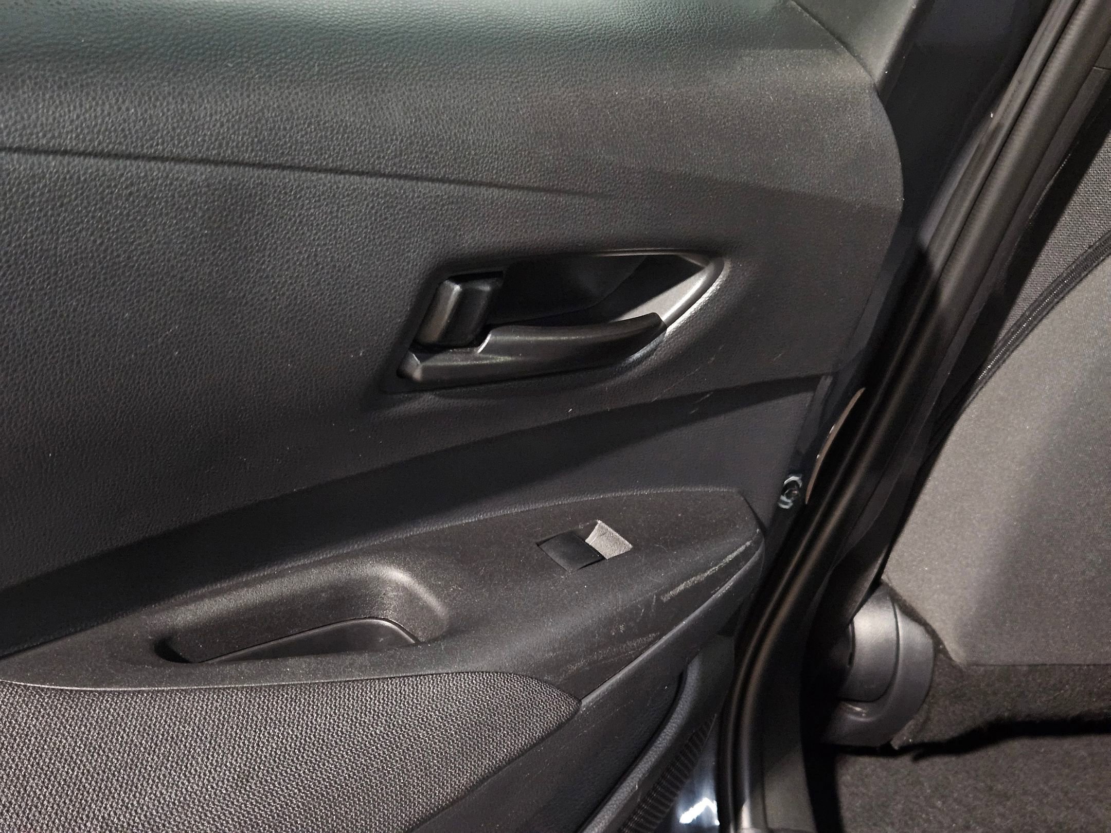 Used 2023 Toyota Corolla LE image 33