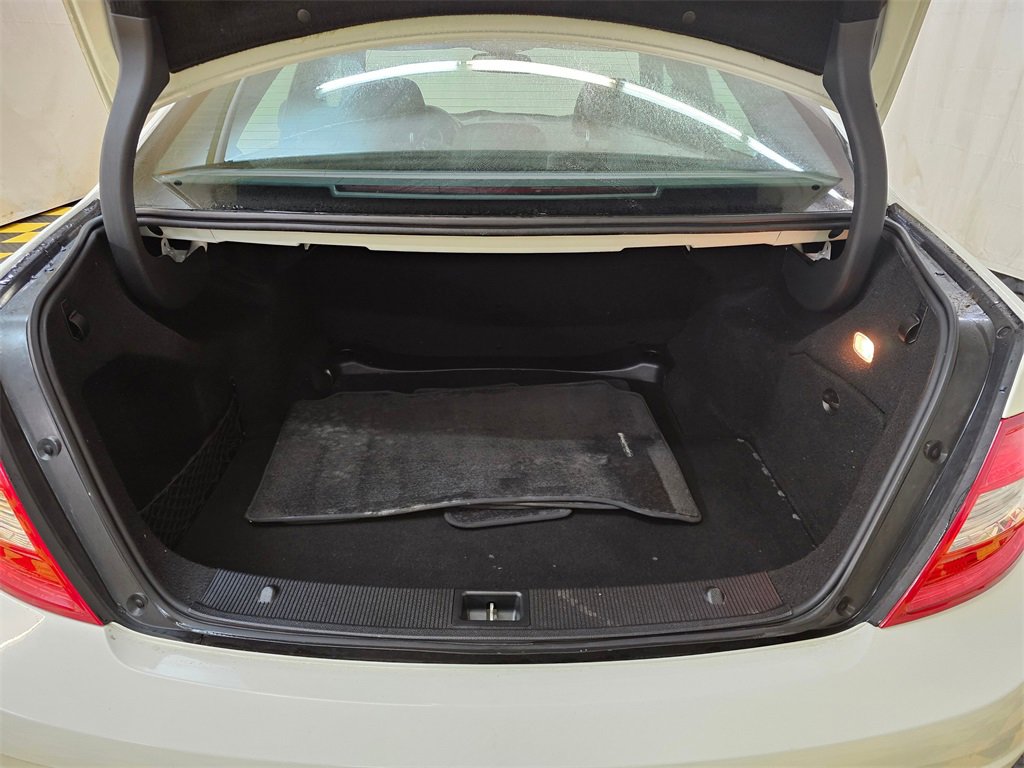 Used 2009 Mercedes-Benz C 300 Sedan image 14