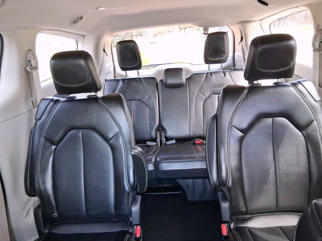 Used 2024 Chrysler Pacifica Touring-L FWD image 19