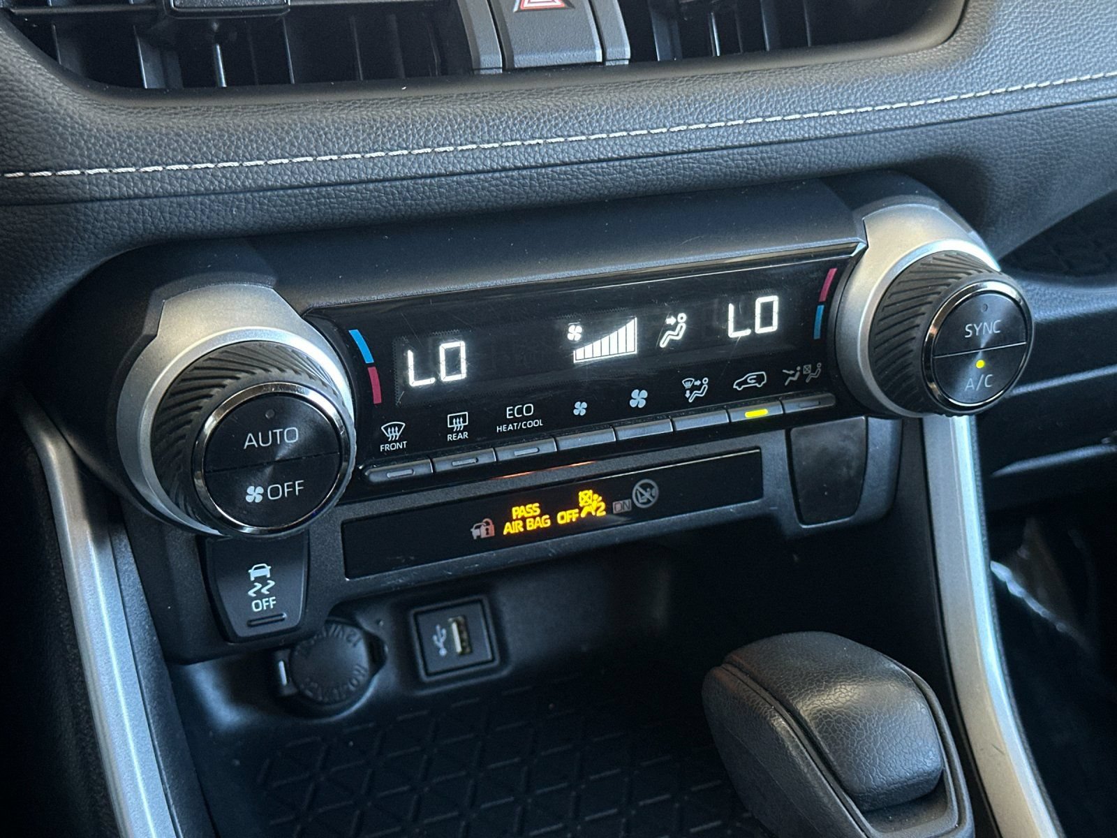 Used 2024 Toyota RAV4 LE AWD/4WD image 18