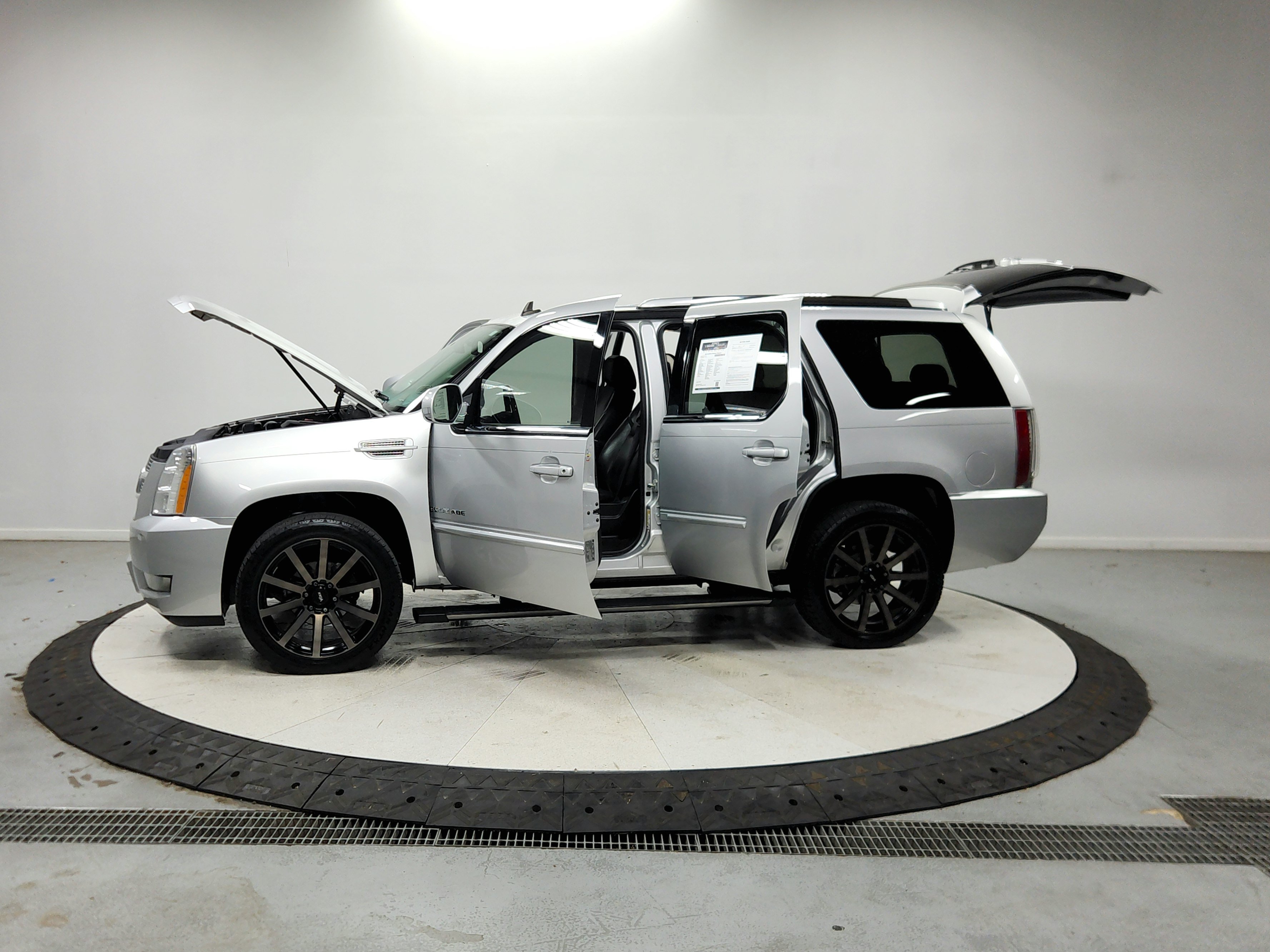 Used 2014 Cadillac Escalade Premium RWD image 13