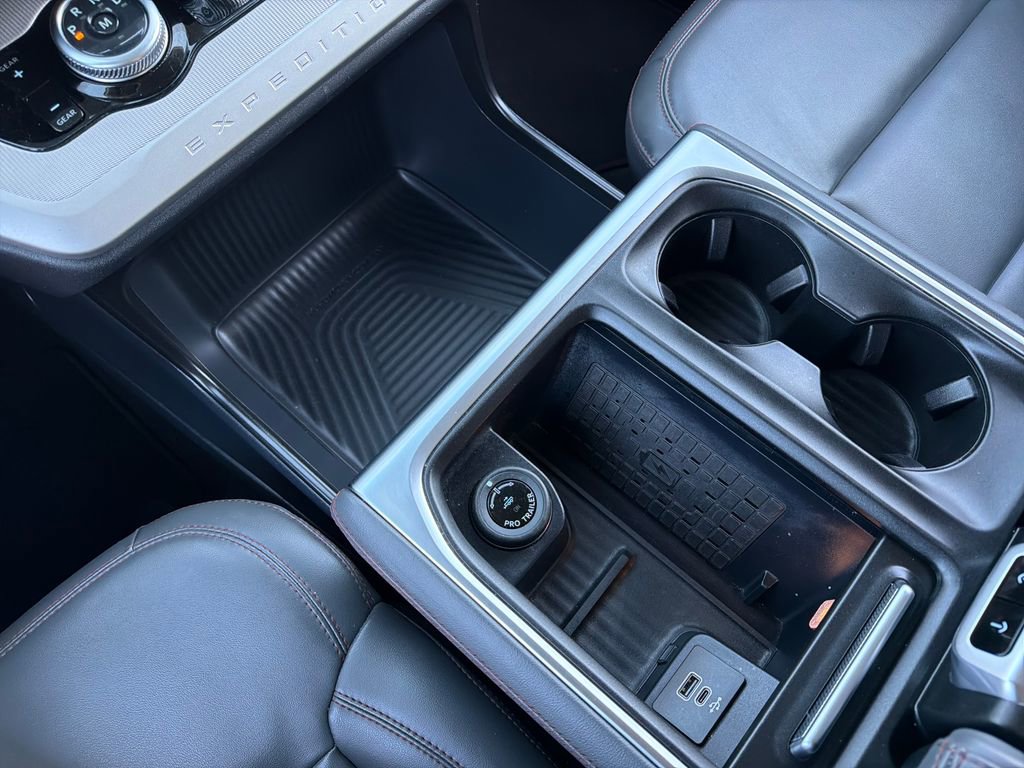 Used 2025 Ford Expedition Active image 27