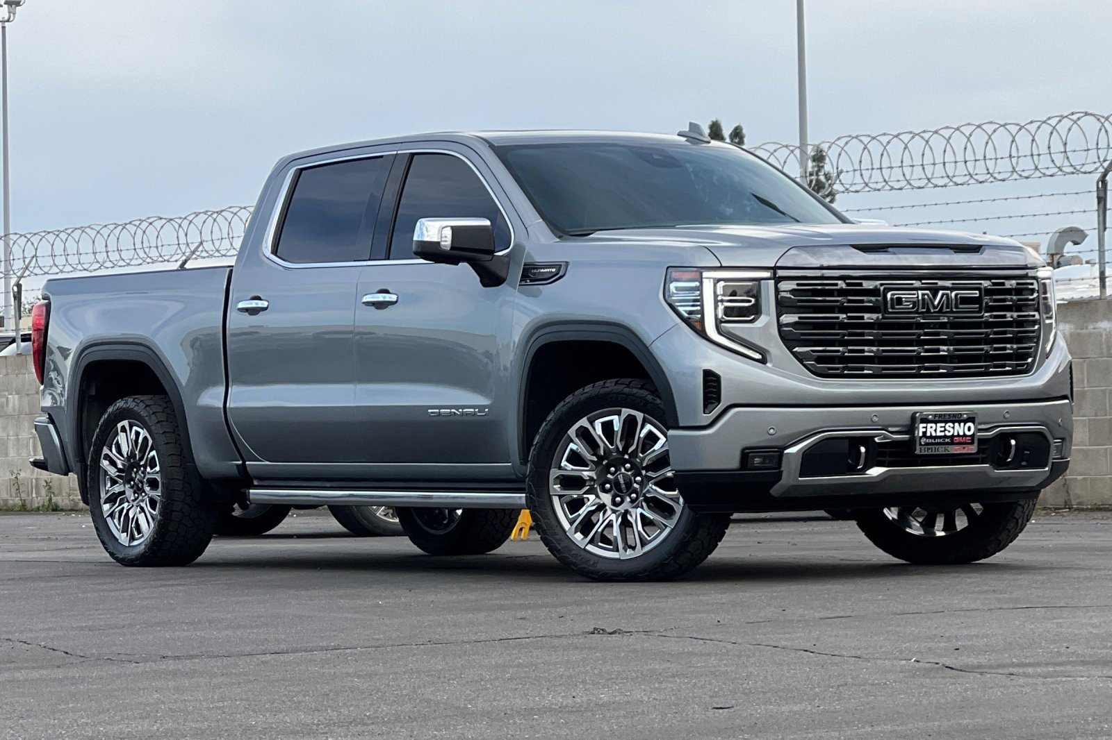 Used 2024 GMC Sierra 1500 Denali Ultimate image 2