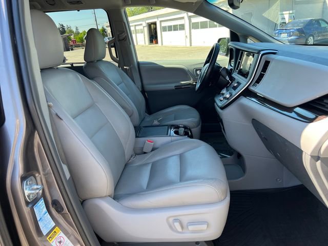 Used 2015 Toyota Sienna XLE Premium AWD/4WD image 9