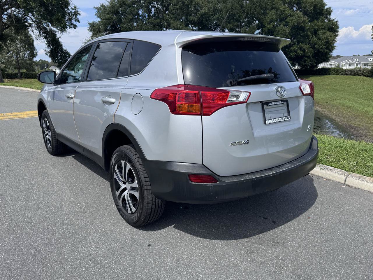 Used 2015 Toyota RAV4 LE AWD/4WD image 11