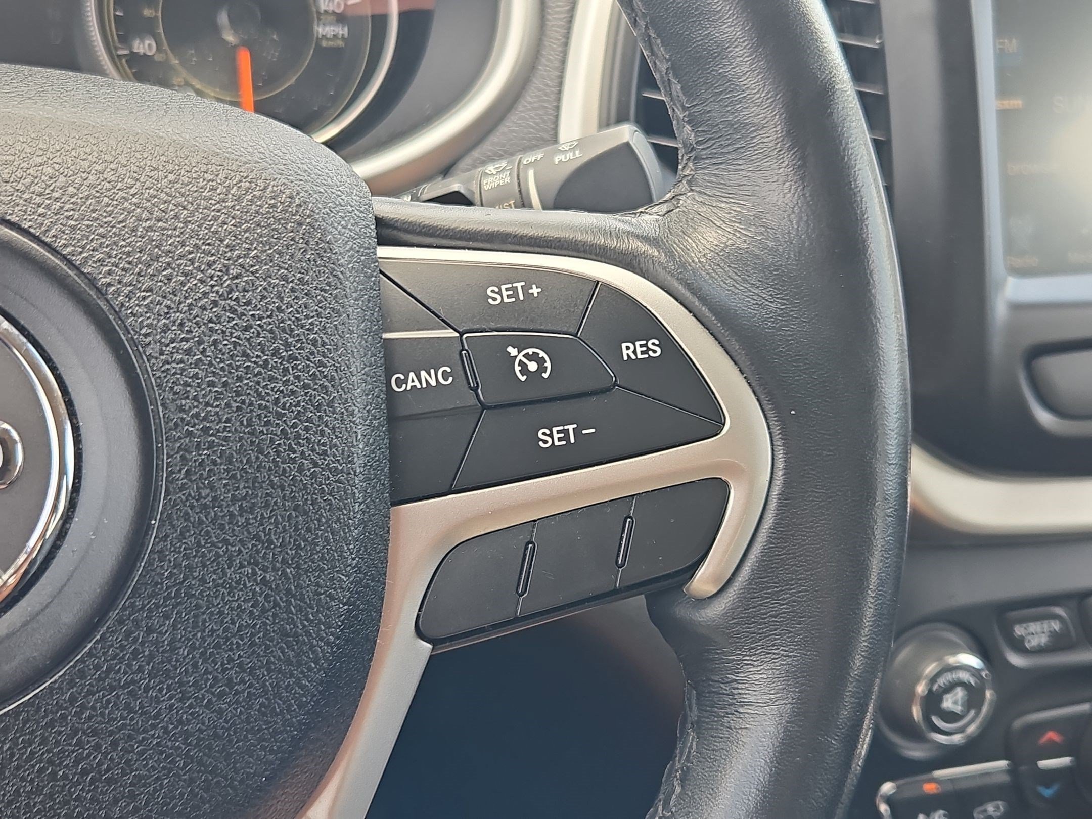 Used 2016 Jeep Cherokee Trailhawk w/ Comfort/Convenience Group AWD/4WD image 19
