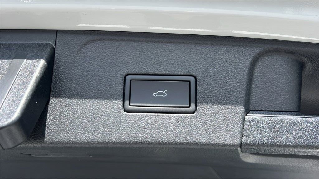 New 2026 Volkswagen Atlas SE image 16