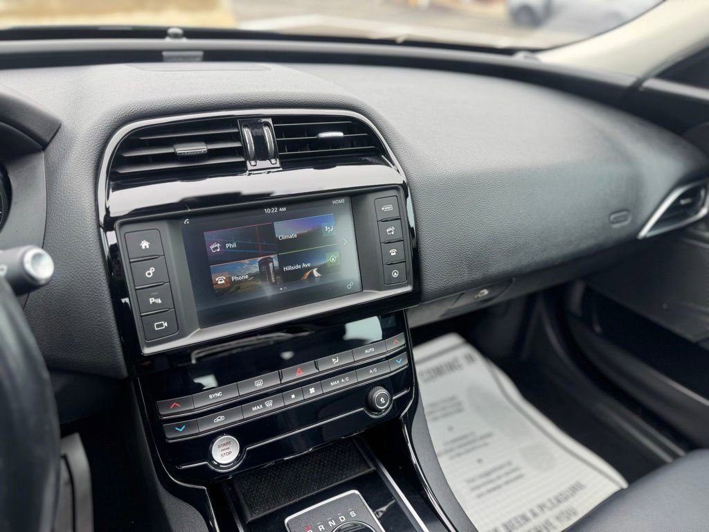 Used 2017 Jaguar XE Premium image 31