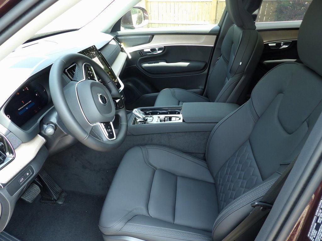 New 2025 Volvo XC90 T8 Plus w/ Protection Package Premier image 8