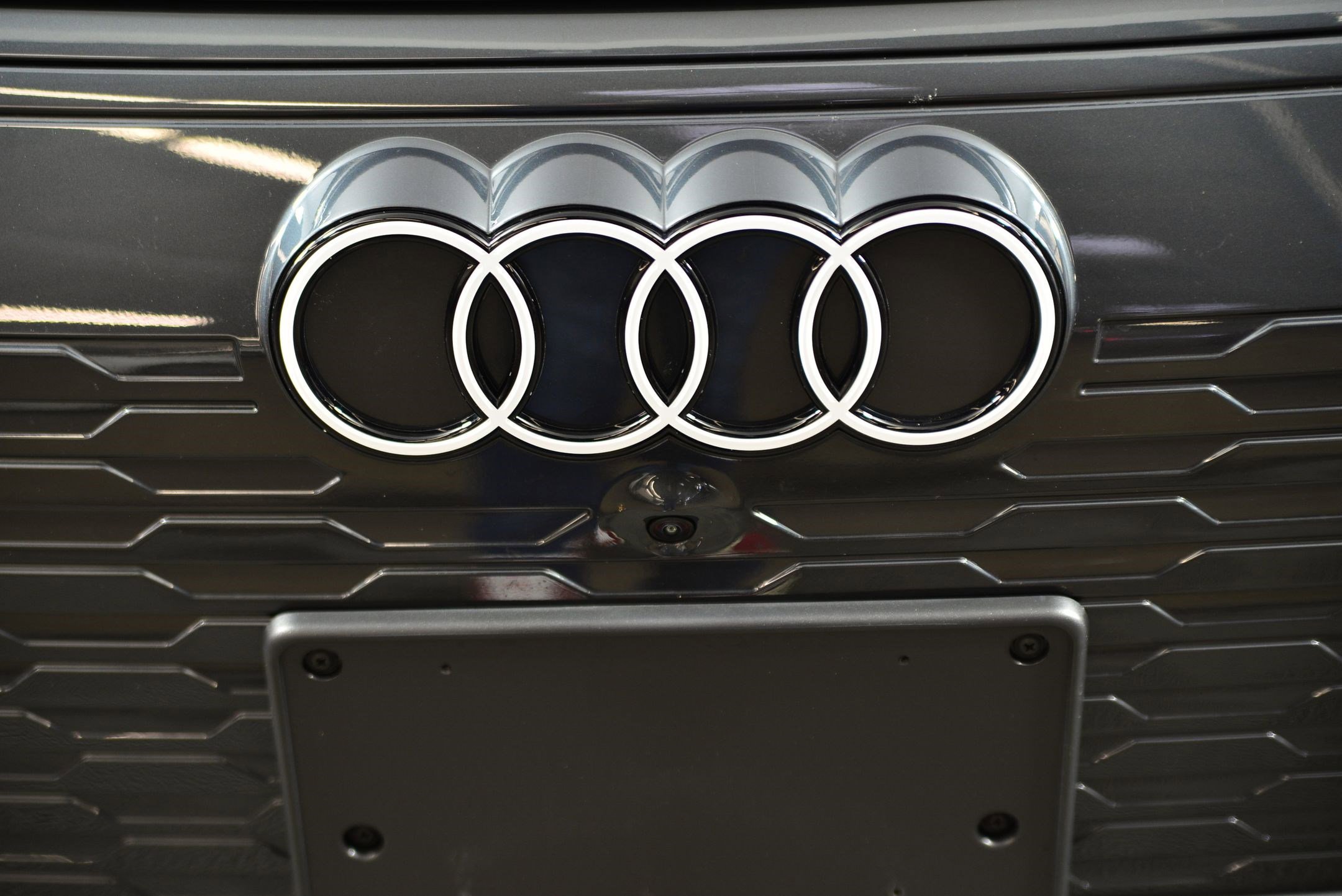 Certified 2025 Audi Q6 e-tron Premium w/ Convenience Package image 15